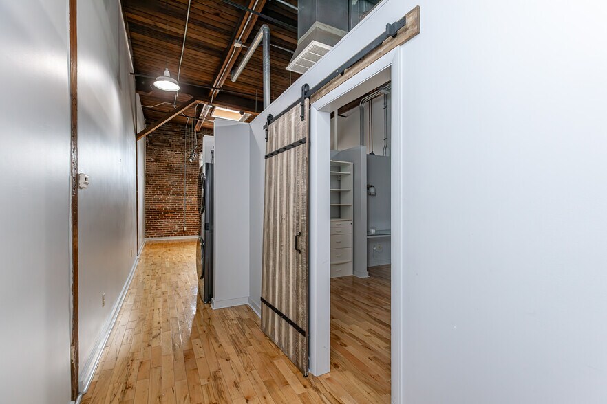 Building Photo - 222 Bolivar St