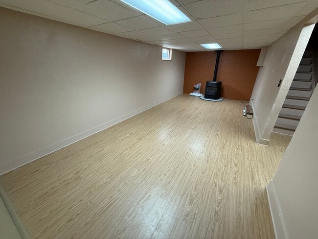 Building Photo - 4 Bedroom 2 Bathroom Home on Large Corner Lot with 2 Car Attached Garage In Great Neighborhood In...