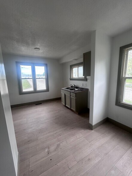 Building Photo - 6010 Bowers