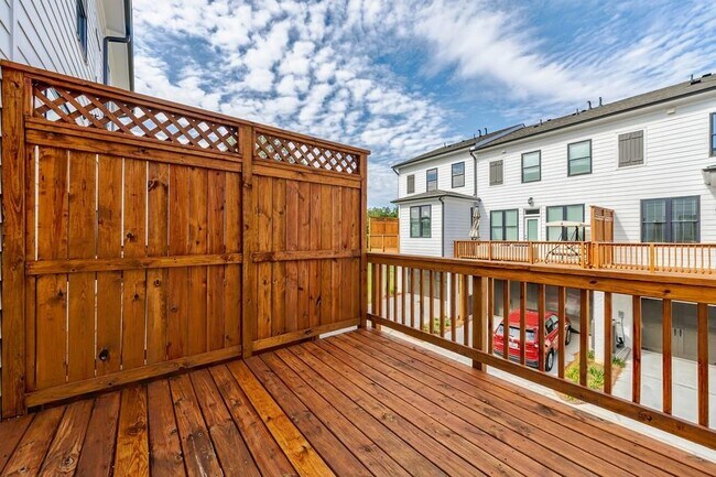 Building Photo - 510 Healy Dr