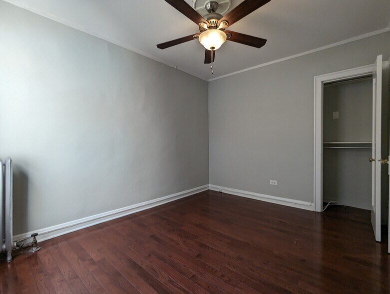 Building Photo - 546 W Surf St