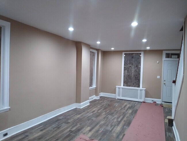 Building Photo - 216 E Ashmead St