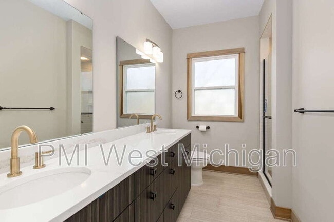 Building Photo - 800 Douglas St NW