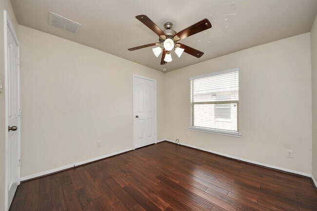 Building Photo - 13918 Goodridge Dr