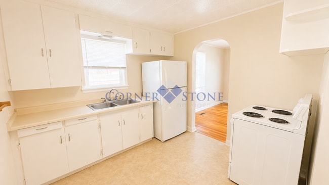 Building Photo - MOVE IN TODAY FOR MAY RENT FREE!