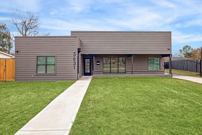 Building Photo - 5631 Cerritos Dr