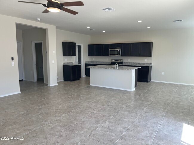 Building Photo - 36597 W Santa Clara Ave