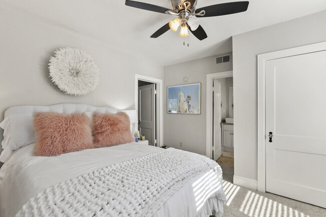 Building Photo - 5805 Vickery Blvd