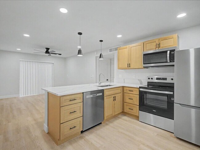 Building Photo - Beautiful & Spacious Home with Modern Upgrades & Community Amenities