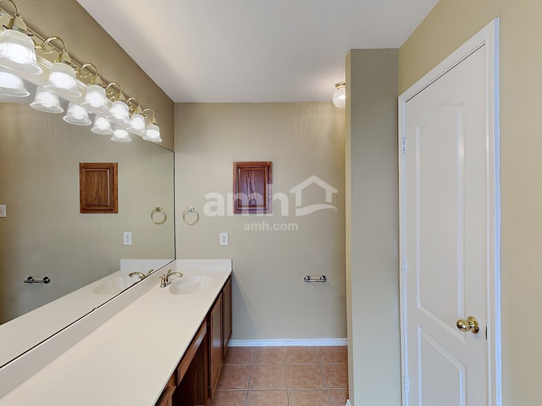 Building Photo - 476 Round Rock Dr