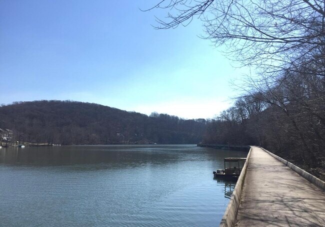 Building Photo - 10394 Meadowhead Cir