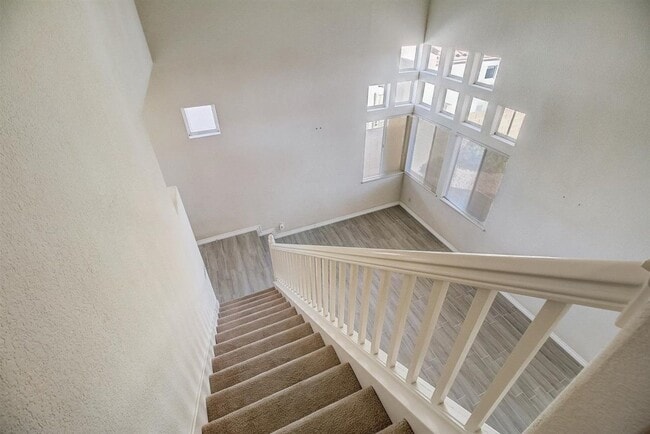 Building Photo - Beautiful 3 Bedroom, 2 Story Home in the Heart of Summerlin!