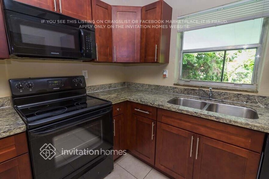 Building Photo - 10005 SW 166th St