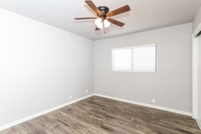 Building Photo - 1497 Claremont Dr
