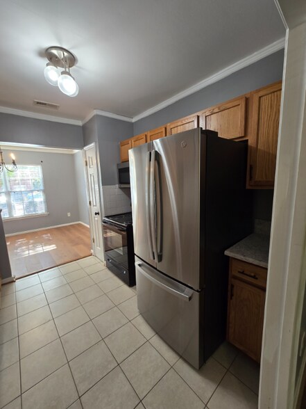 Building Photo - 2800 Goyne Terrace