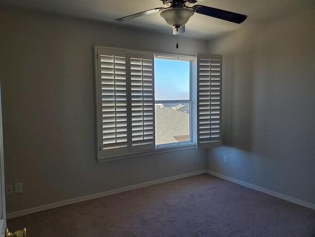 Building Photo - 10021 Railroad Dr