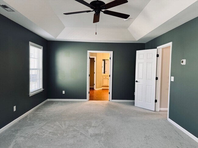 Building Photo - South AVL - Well Kept, Large Home with Garage