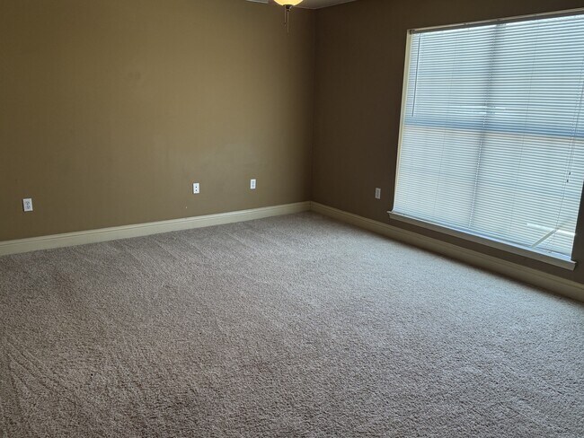 Building Photo - 43215 Creek Cir