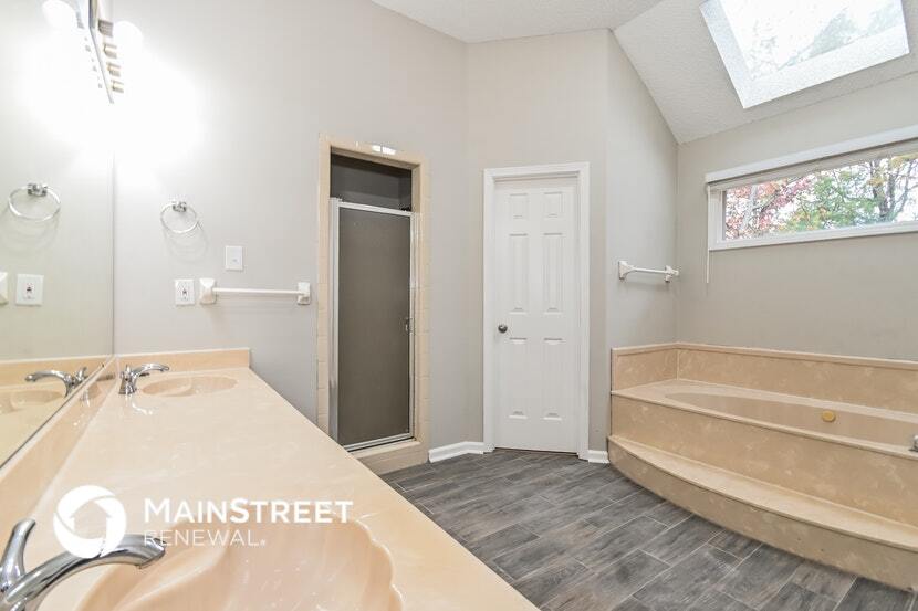 Building Photo - 2231 Oak Hollow Ln