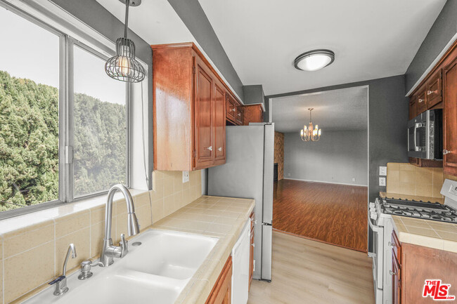 Building Photo - 1122 Peck Dr