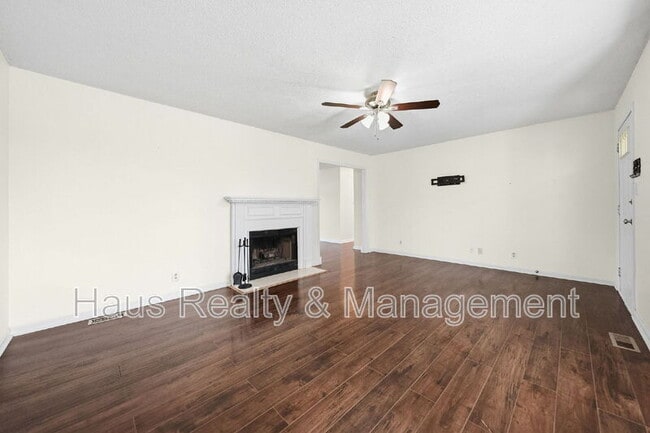 Building Photo - 1361 Jenny Ln