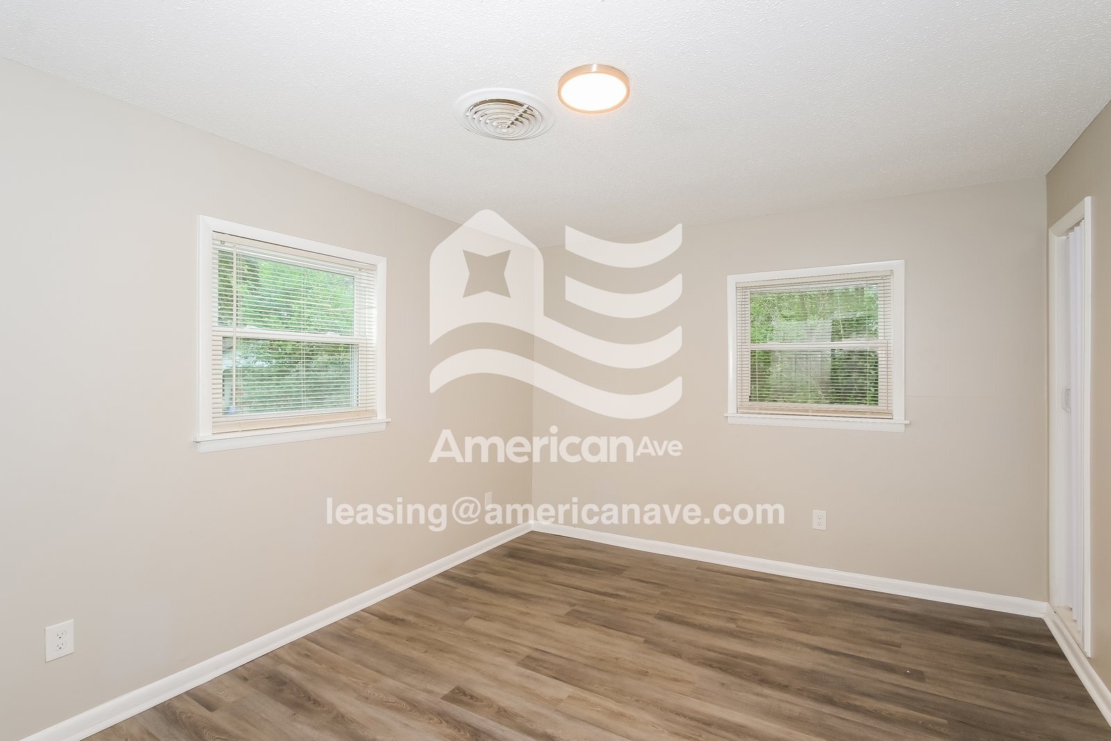 Building Photo - 743 Katherine St