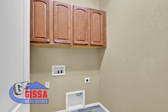 Building Photo - Beautiful ranch style home available to mo...
