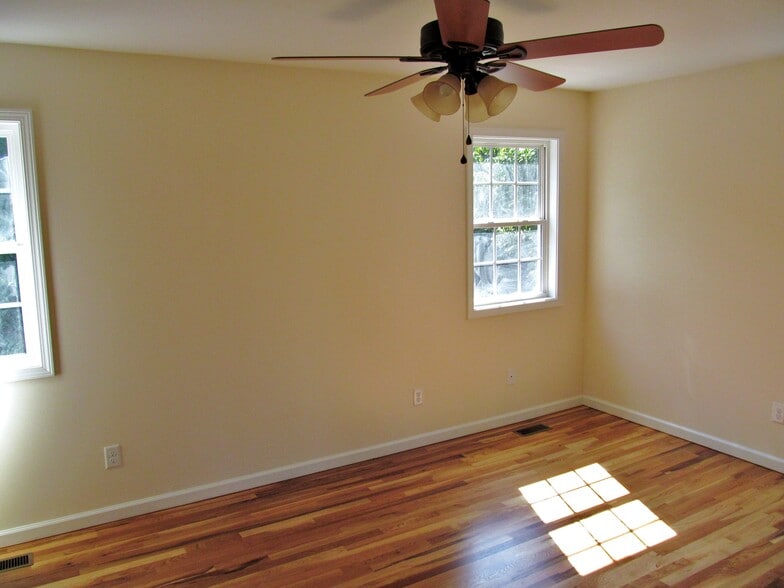 Building Photo - 1830 Lower Ridgewood Blvd