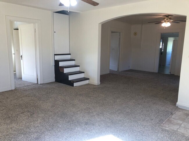 Building Photo - 2 bed/1 bath house in the Historic Washburn District