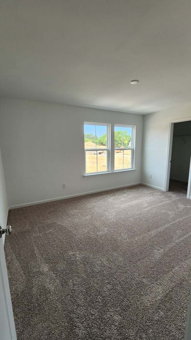 Building Photo - Room in House on Godwit Ln
