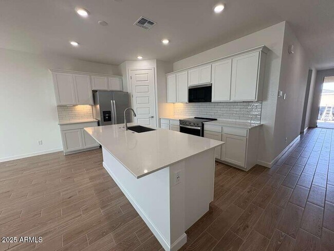 Building Photo - 10018 N 177th Ave