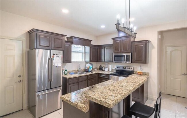 Building Photo - 304 S Ridge Ln