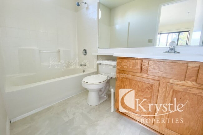 Building Photo - 206 Sea Crest Cir