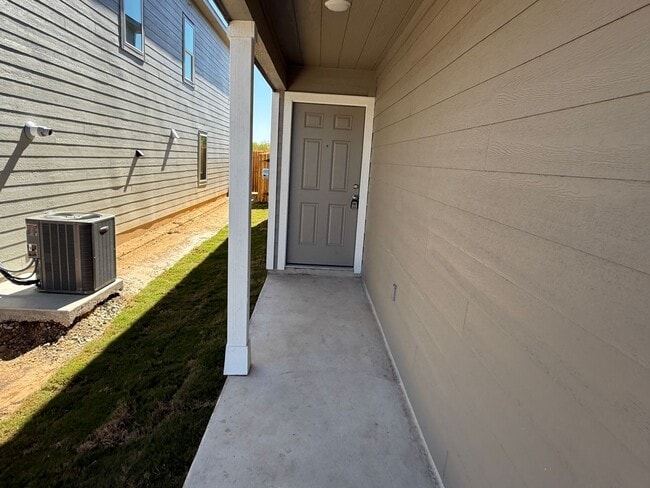 Building Photo - Tres Laurels-Wellton