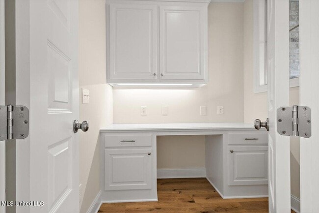 Building Photo - 464 Aurora Cir