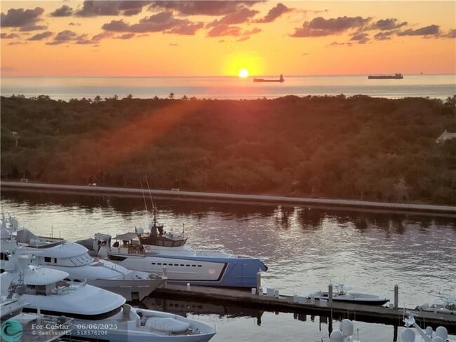 Building Photo - 1040 Seminole Dr