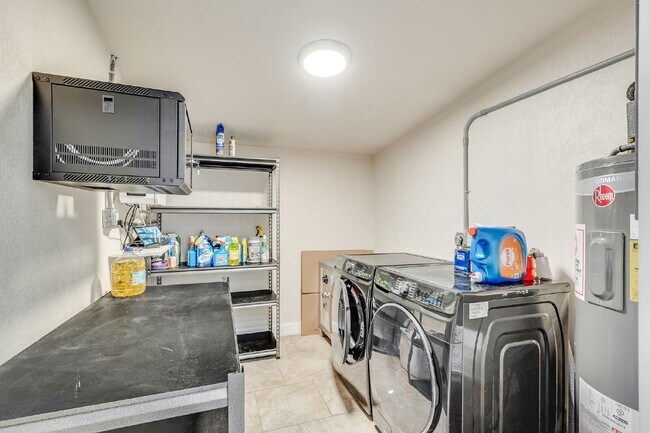 Building Photo - Remodeled 3/2 in Central Merritt Island!