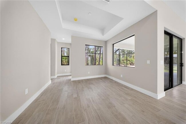 Building Photo - 821 Moore Ave