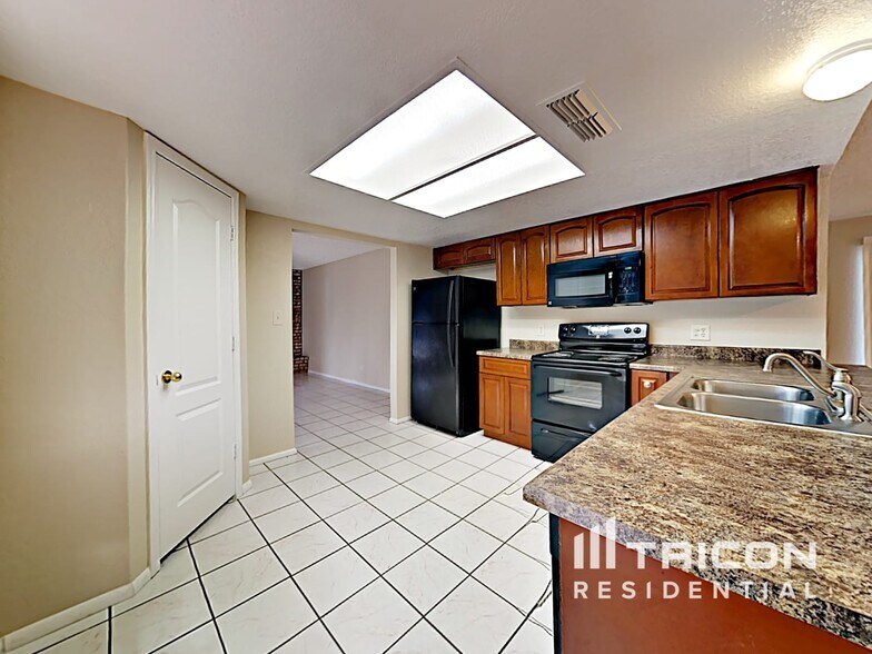 Building Photo - 3032 N 79th Ln