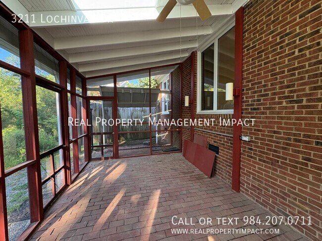 Building Photo - 3211 Lochinvar Dr