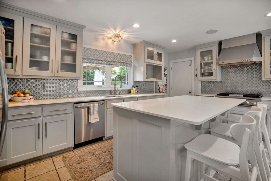 Building Photo - 802 N Park Ave