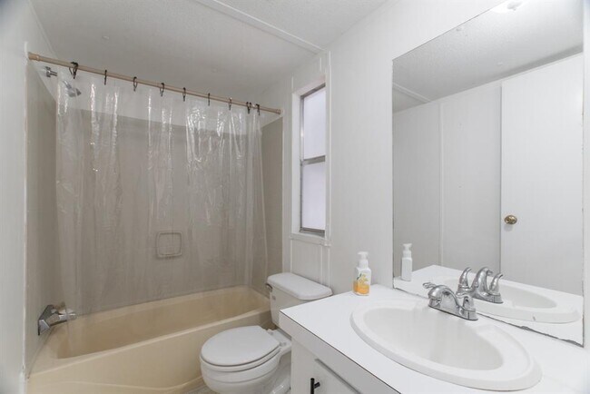 Building Photo - 9140 Sharyn Dr