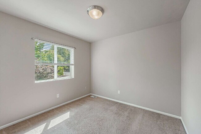 Building Photo - This is a beautiful property in the Savana...