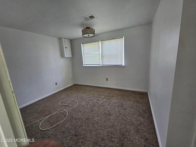Building Photo - 204 Mill Creek Dr