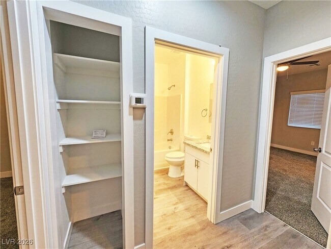 Building Photo - 1111 Sixshooter Ave