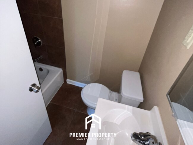Building Photo - 3BR/1.5BA Memphis Rental with Tile Flooring, Brick Fireplace & Fenced Yard
