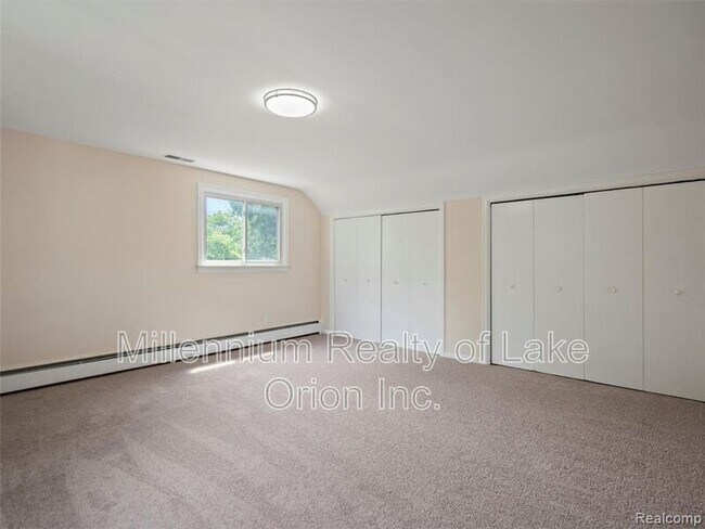 Building Photo - 24034 Meadowlark St
