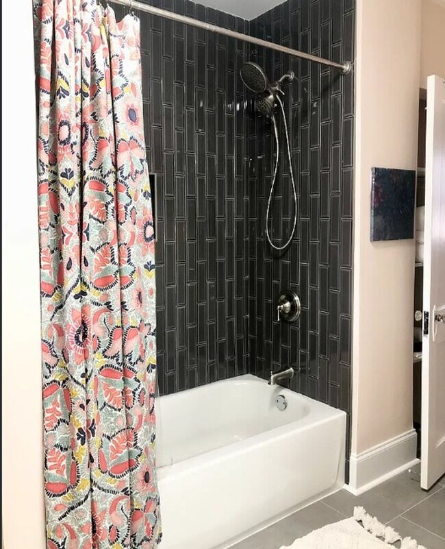 Building Photo - Midtown Retreat