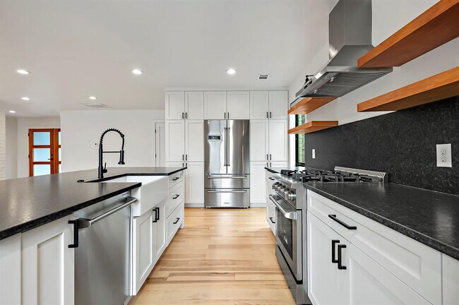 Building Photo - 7700 Manassas Dr