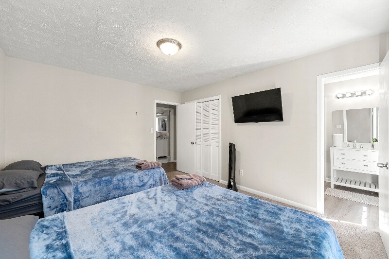 Building Photo - 5330 Warrington Pl